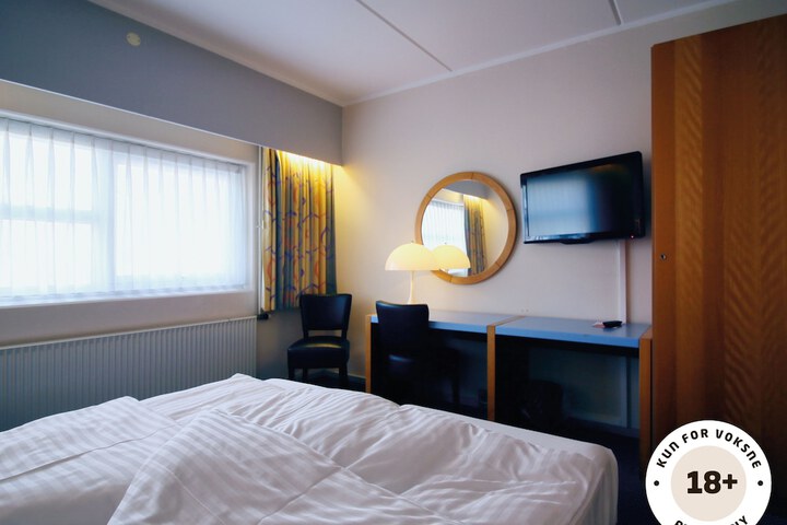 Room 6 of 28