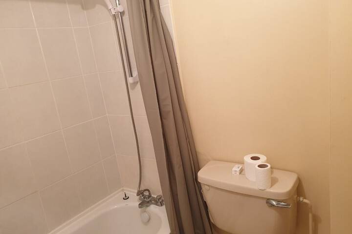 Room 6 of 10