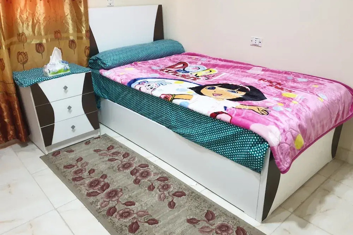 Room 7 of 12