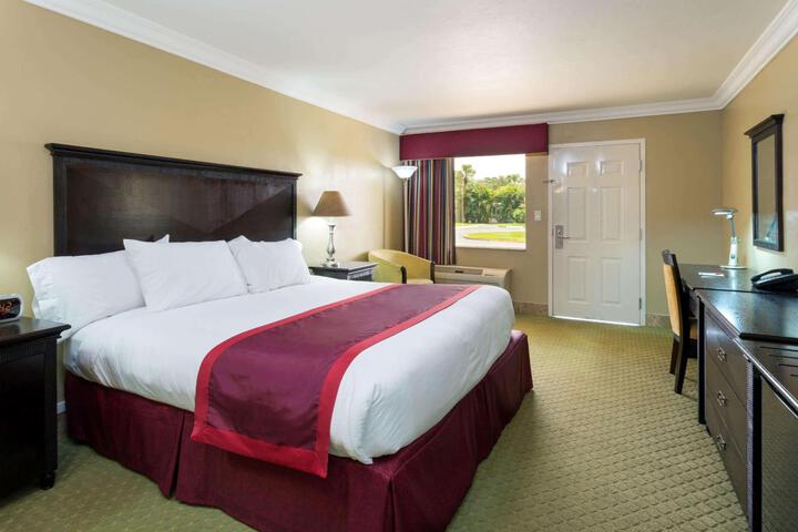 2 Double Beds (1 of 4)