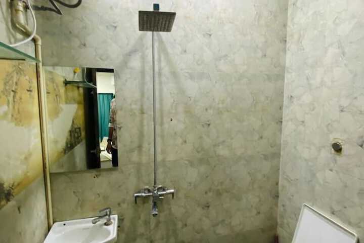 Room 17 of 19