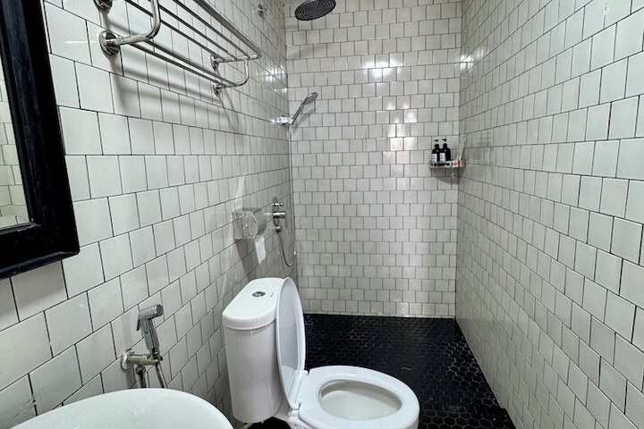 Room 103 of 122