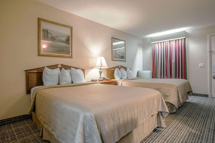 2 Double Beds (4 of 5)