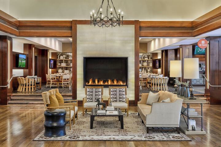 Lobby lounge
