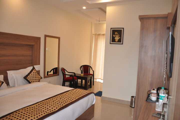 Room 9 of 30