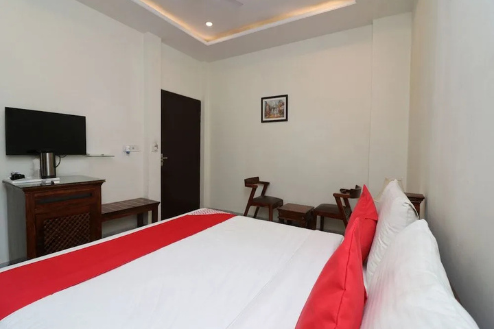 Room 2 of 27
