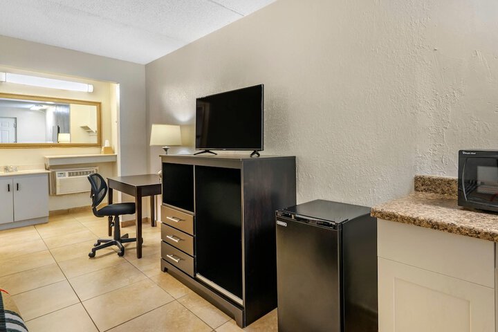 Room 9 of 26