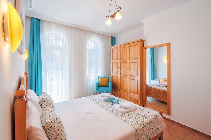 Room 21 of 77