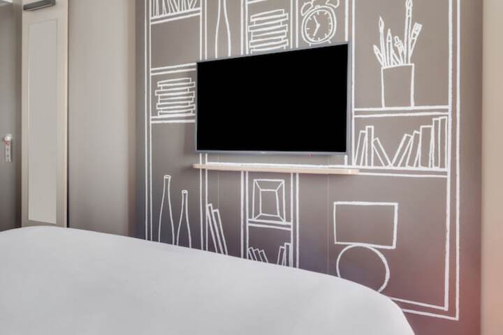 Room 2 of 53