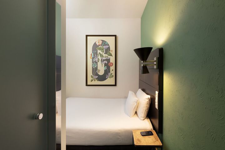 Room 10 of 38
