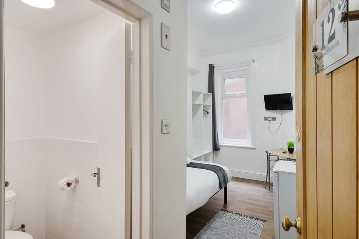 Room 37 of 42