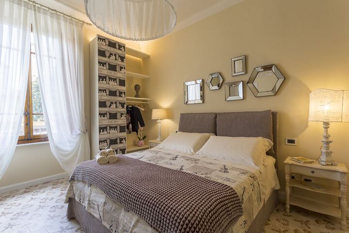 Room 4 of 28
