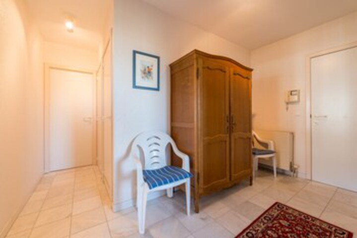 Room 10 of 14