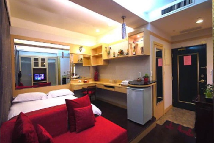 Room 10 of 98