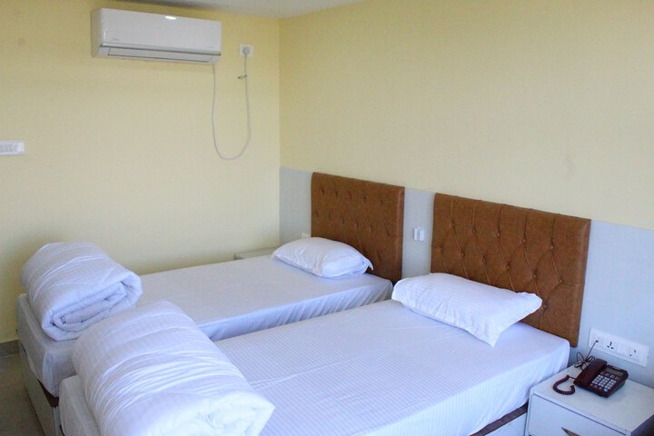 Room 8 of 33