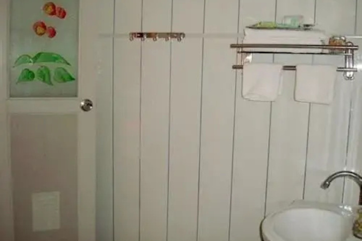 Room 6 of 6