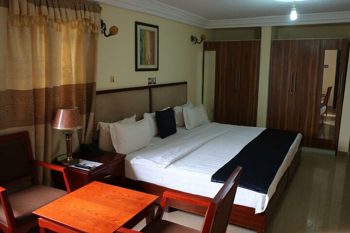 Room 30 of 47
