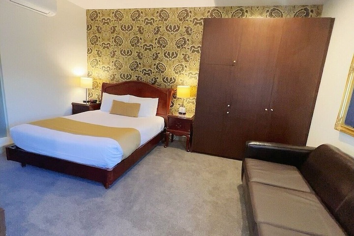 Room 12 of 27