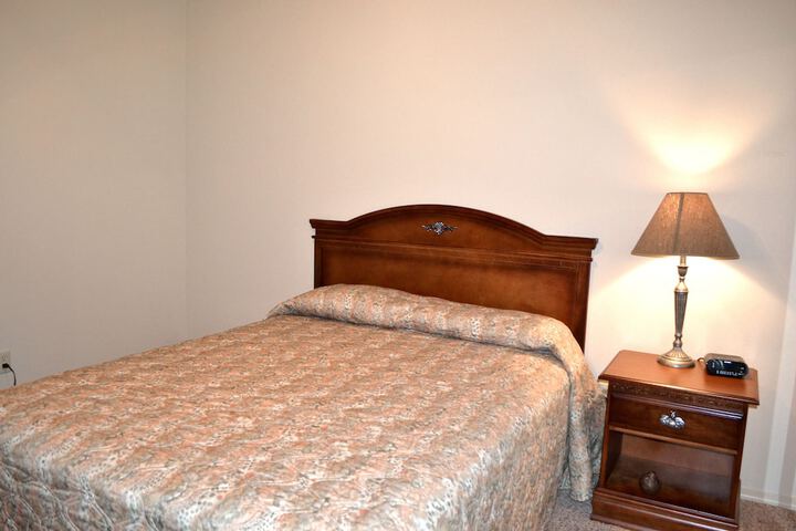 Room 6 of 127