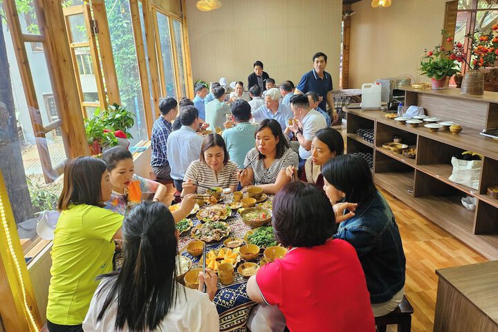 Dining 45 of 57