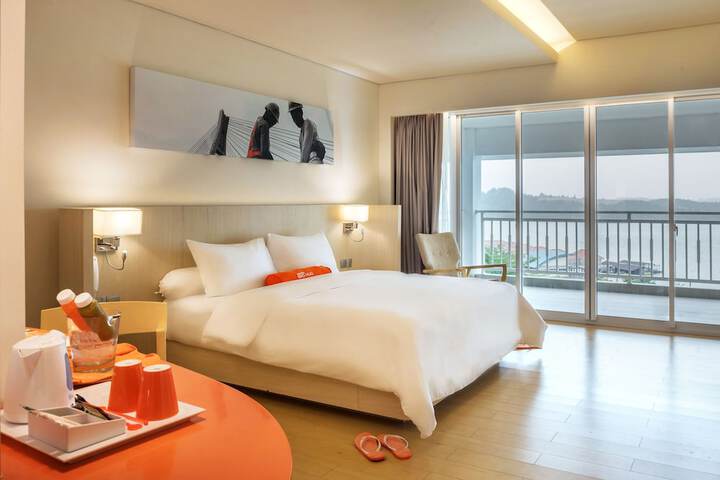 Room 4 of 34