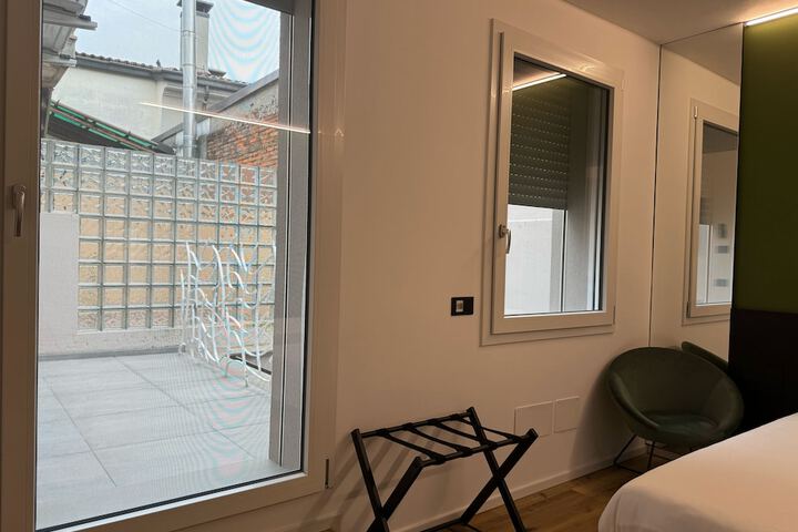 Room 16 of 36