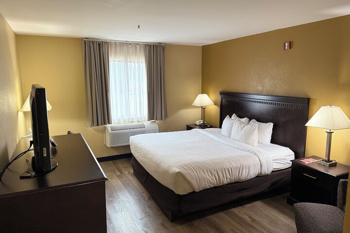 1 King Bed (22 of 22)