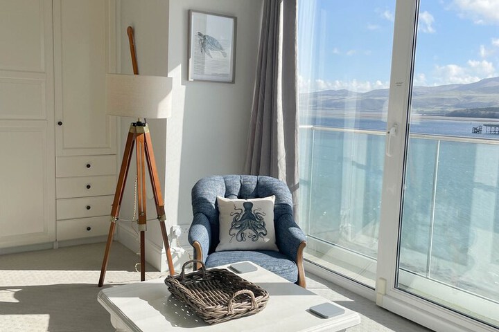 Room 8 of 38