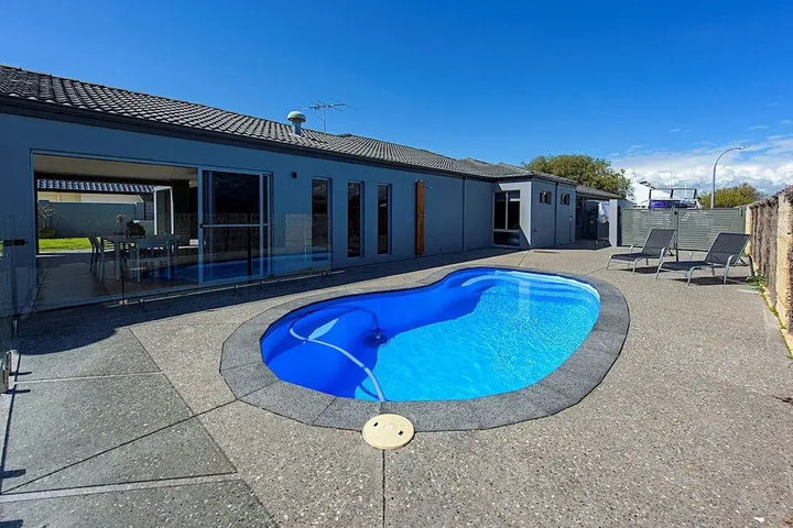 Pool 10 of 24