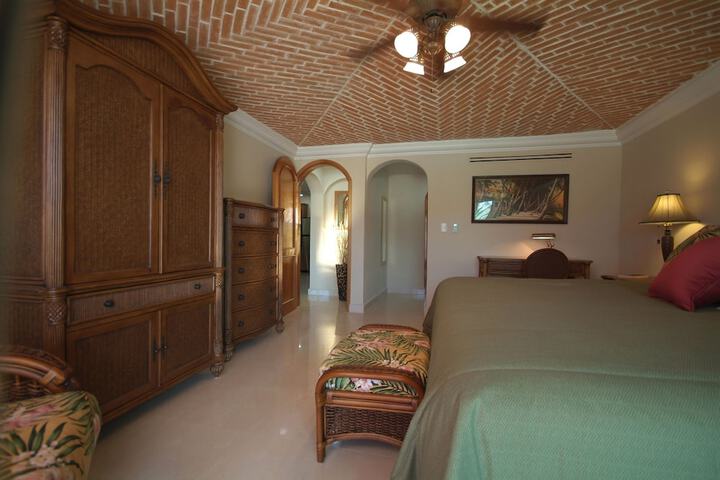 Room 4 of 31