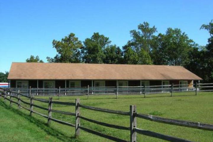 Exterior of Hillside Motel