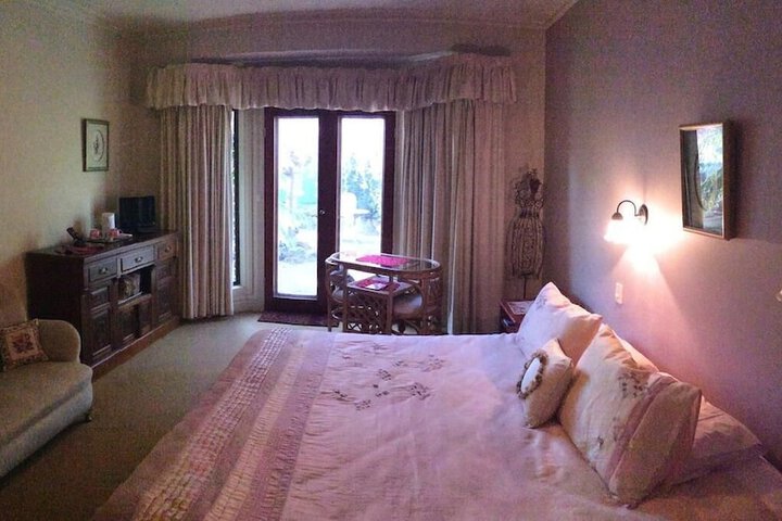 Room 10 of 18