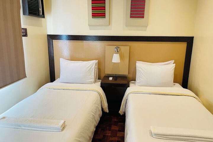 Room 12 of 39