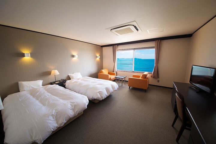 Room 9 of 25