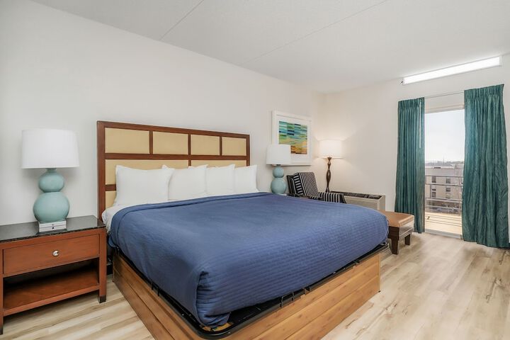 Studio King Bed Kitchenette (7 of 13)