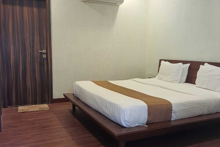Room 9 of 78