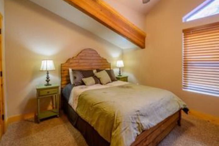 Room 8 of 18