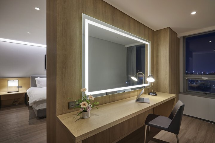 Room 30 of 61
