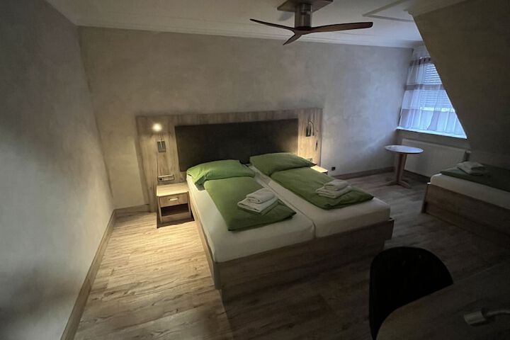 Room 3 of 20