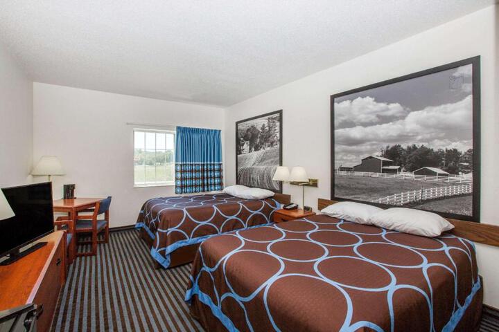 1 Queen Bed (8 of 20)