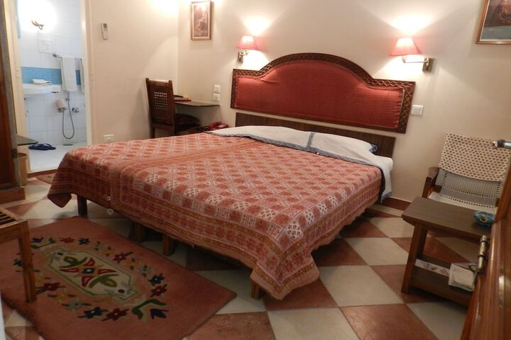 Room 12 of 182