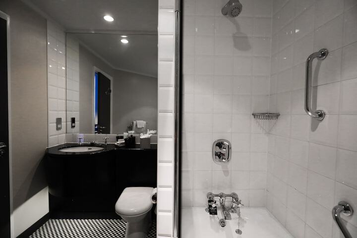 Room 46 of 78