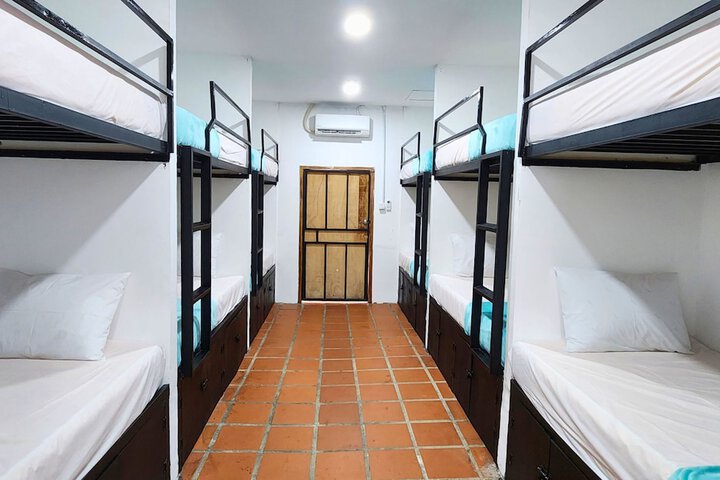 Room 28 of 104