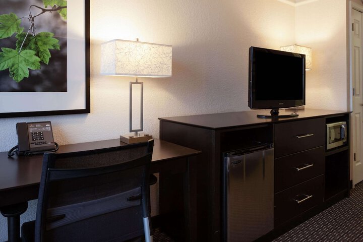 2 Double Beds (9 of 10)