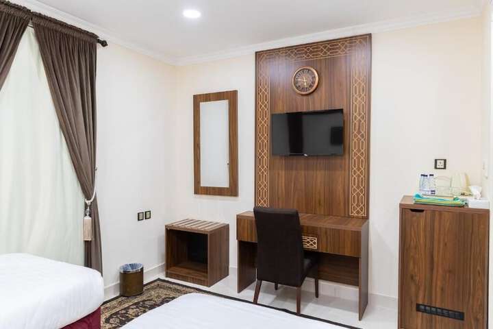 Room 12 of 37