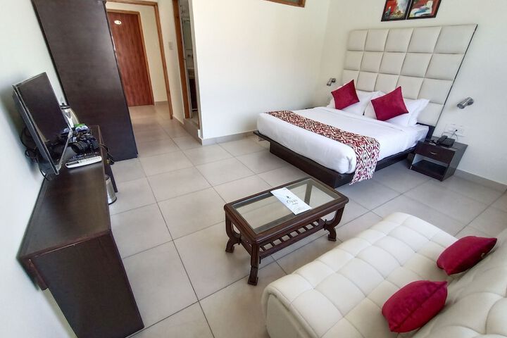 Room 6 of 12