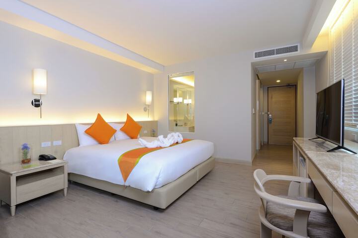 Room 34 of 108