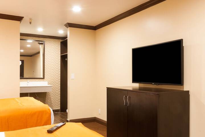 Room 9 of 34