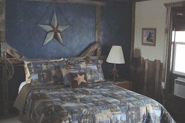Room 7 of 128