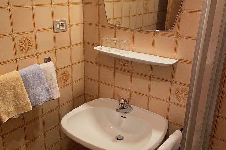 Room 32 of 44